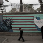 Сделать "морду кирпичом" или дать Ирану шанс: коронавирус поставил США перед дилеммой