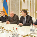 Посредники не ушли... Изменил ли Алиев свое отношение к переговорам по Карабаху